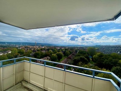 Helle Wohnung mit Panoramablick und Aufzug