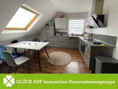 Moderne 2 Zimmer-Dachgeschosswohnung mit Einbauküche