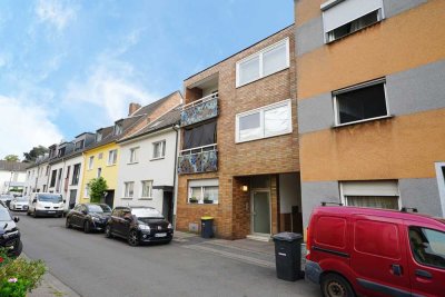 Gemütliche Dachgeschosswohnung mit Balkon in Rodenkirchen