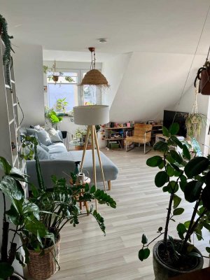 Untermiete: Lichtdurchflutete Maisonette-Wohnung (möbliert)