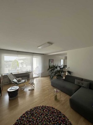 Modernisierte 3-Zimmer-Wohnung mit Loggia, Einbauküche & Garage – stilvoll wohnen mit Aussicht