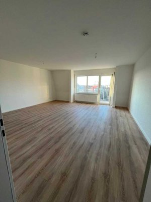 Frisch sanierte 3-Zimmer-Wohnung mit offener Küche und Balkon
