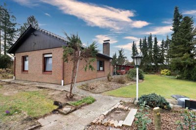 Wochenendhaus (Erstwohnsitz erlaubt) mit herrlichem Grundstück in ruhiger Lage !