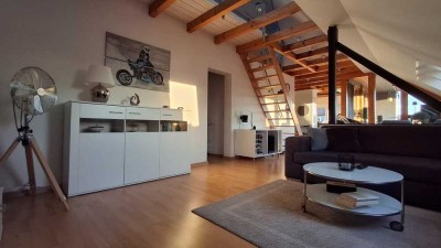 Loftartige Luxus- Dachgeschoss-Wohnung in Stelingen