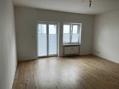 Freundliche und vollständig renovierte 2-Raum-EG-Wohnung in Eitorf