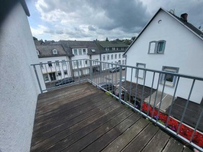 Renovierte Wohnung mit Balkon und  Einbauküche, Nähe FH