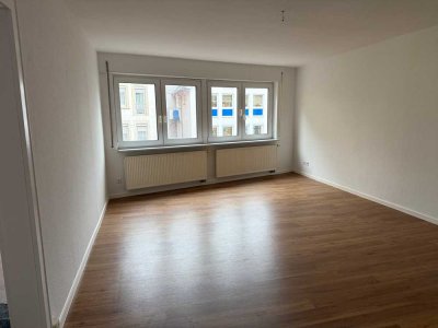 ** S-WANGEN: Modernisierte, gemütliche 3-Zi.-Wohnung in guter Umgebung + TL-Bad + Balkon **