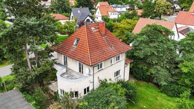 Wohnen im Grünen mit Potenzial: Bezugsfreies Haus mit Garten vor den Toren der Hauptstadt