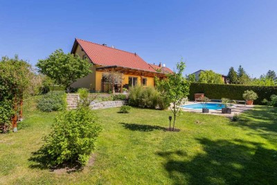 Voll ausgestattetes Einfamilienhaus in Altlandsberg - Mit Einbauküche, Fußbodenheizung, Pool u.v.m.