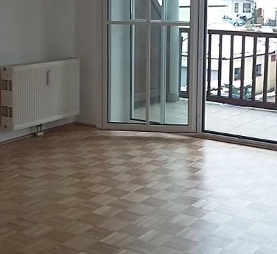Helle, gut eingeteilte 2-Zimmer-Wohnung mit Balkon und Parkplatz- als Anlage geeignet