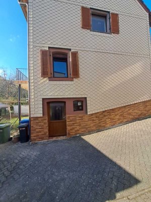 Preiswertes, vollständig renoviertes 5-Raum-Einfamilienhaus mit EBK in Lindenberg
