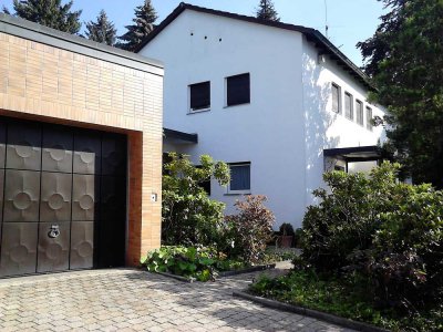 Einfamilienhaus (ca. 190 qm) mit Büroräumen im Anbau