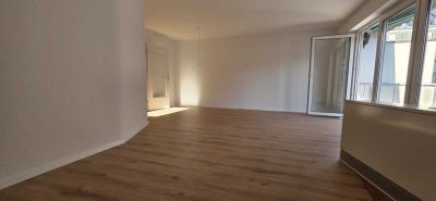 Erstbezug nach Renovierung! Helle 2-Zimmerwohnung mit Balkon und Stellplatz