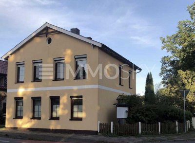 Bezauberndes Einfamilienhaus mit zusätzlichen Bauten und großem Garten