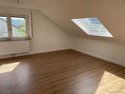 Kernsanierte Dachgeschosswohnung in gefragter Wohnlage von Geislingen sucht neue Mieter!