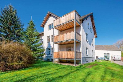 vollvermietetes Mehrfamilienhaus mit Ferienhaus, Garagen, Werkstatt und Pool