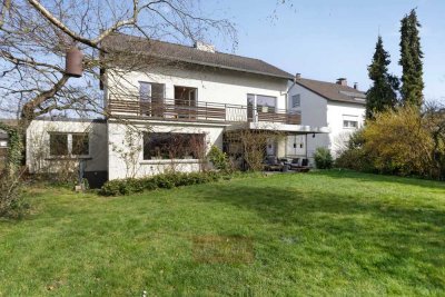 Teilmodernisiertes Einfamilienhaus mit Garten, Garage, Einbauküche und Keller -BN-Ippendorf-