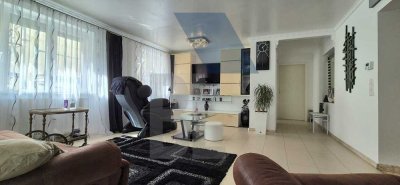 Von zwei zu einem: Großzügige 3,5-Zimmer-Wohnung mit Wintergarten und Gartenparadies
