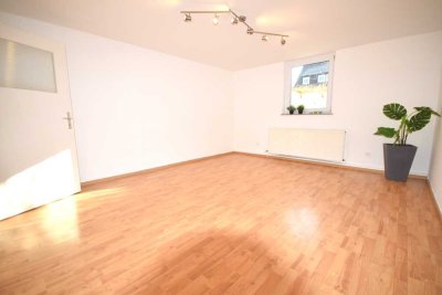 Für max. 2 Personen *** Günstige Souterrain Wohnung in gepflegtem Haus mitten in Kornwestheim