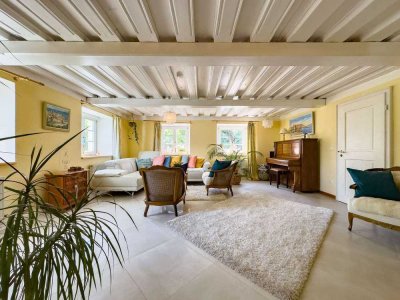 Ein Anwesen mit Charakter: Saniertes Bauernhaus mit großem Grundstück und vielseitigen Möglichkeiten