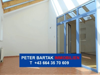 LAXENBURG NÄHE - "WOHNEN WIE IM HAUS!" - Traumhafte Maisonette-Wohnung mit 18m² Wintergarten