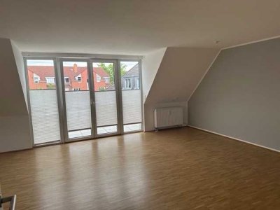 Alt-Laatzen Großzügige 3-Zimmer DG Wohnung mit EBK-EBS & Balkon