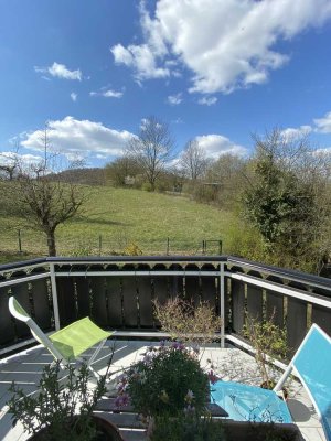 Traumhafte 3-Zimmer Maisonette-Wohnung mit 2 Balkonen, EBK Garage+Garten in Ortsrandlange Gelnhausen