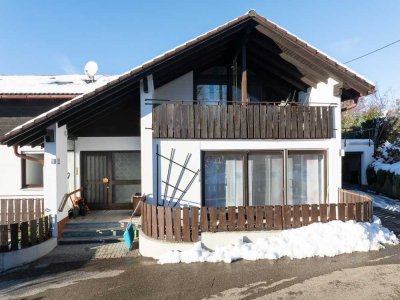 Wohnidylle am Ortsrand: Charmante EG-Wohnung mit Alpenblick und Garage
