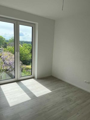 Exklusiver Neubau: Geschmackvolle 3-Zimmer-Wohnung mit Balkon