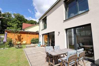 Modernes Zuhause im Grünen in Regensburg-Nord: Exklusivität trifft auf Effizienz