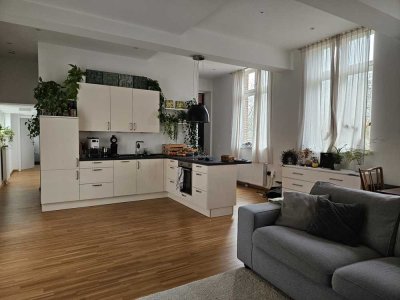 Luxuriöse 2,5-Zimmerwohnung mit Einbauküche in denkmalgeschützter Immobilie mit ländlichem Flair