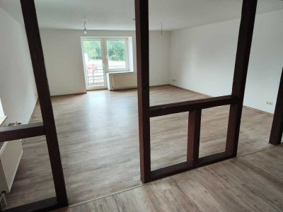 Ruhige großzügige 2 Zimmer Wohnung zentral in Lauenburg mit Balkon - sofort frei