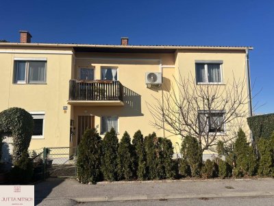 Renovierungsbedürftige 2-Zimmerwohnung im 1. Stock mit Gartenanteil und 160 m2 unbebauter Liegenschaft - Gumpoldskirchen