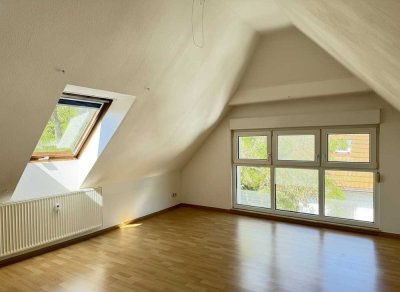 Großzügige Maisonette-Wohnung mit ca. 93 m², Einbauküche, Parkett und Blick ins Grüne