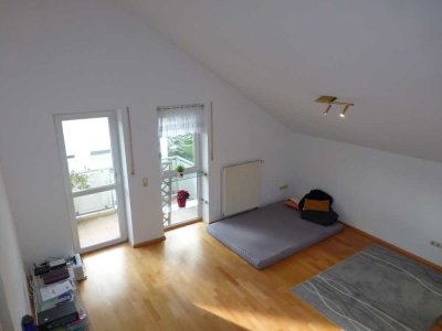 Sehr schöne 2 Zimmer Galeriewohnung