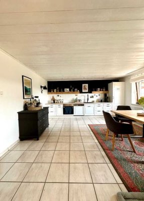 Weite Flächen, schöner Waldbestand - idyllischer Dreiseithof, ca 108.000 m² Fläche - zwei Wohnungen