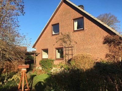 Einfamilienhaus mit Sonnenterrasse, Vollkeller und Carport