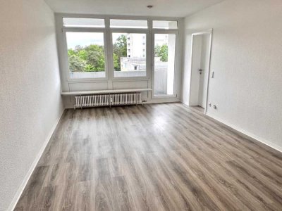 Nahe Merkurstrasse KL WEST * XL Wohnzimmer * SONNENBALKON * große Küche * RENOVIERT