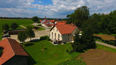 Leben auf dem Landgut - 3,5 Zimmer Wohnung in historischer Umgebung