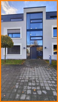 sofort frei! Helle und geräumige OG-Wohnung