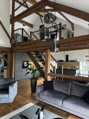 EINZIGARTIGE Loft-Wohnung möbliert im Denkmal Sueßen-Hof
