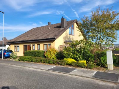 Einfamilienhaus mit Einliegerwohnung - provisionsfrei – ruhige Hanglage mit unverbaubarem Fernblick