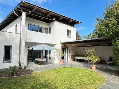 RESERVIERT! -Gäubodenstadt Straubing: Großzügiges Architektenhaus mit Pool, Fußb.-Hzg. u. 1.000 m2 G