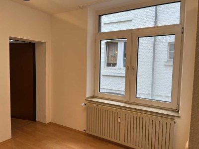 Attraktive 2-Zimmer-Wohnung mit Kochnische, Einbauküche und Bad in Aachen