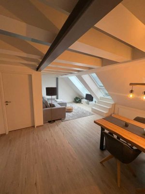 Sanierte Dachgeschosswohnung mit besonderem Charme!