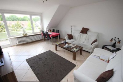 Gut geschnittene 3-Zimmer-DG-Wohnung mit großem Süd-Balkon und Einzelgarage
