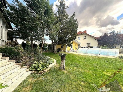 AKTIONSPREIS! 250 m² Familientraum mit 140 m² Keller und 30 m²Garage! Großer Garten mit Swimmingpool! Sauna im Nebengebäude!