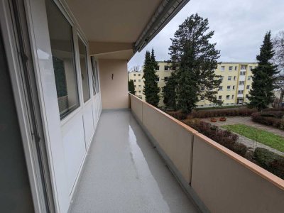 "Komfortable 4-Zimmer-Wohnung mit Balkon: zentrumsnah und ruhig"