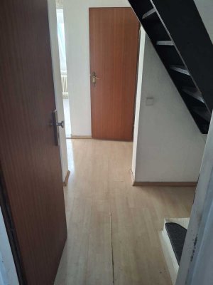 Maximal für 6 Monate - Helle 2-Zimmer Wohnung im 2. OG in Köln-Mauenheim