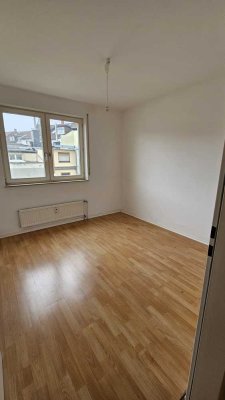 helle 2 Zimmer Wohnung mit  Balkon